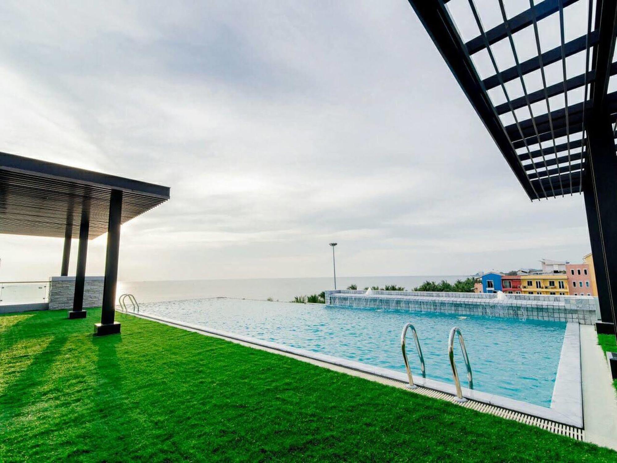 Panitar Haus Hotel Чонбури Екстериор снимка