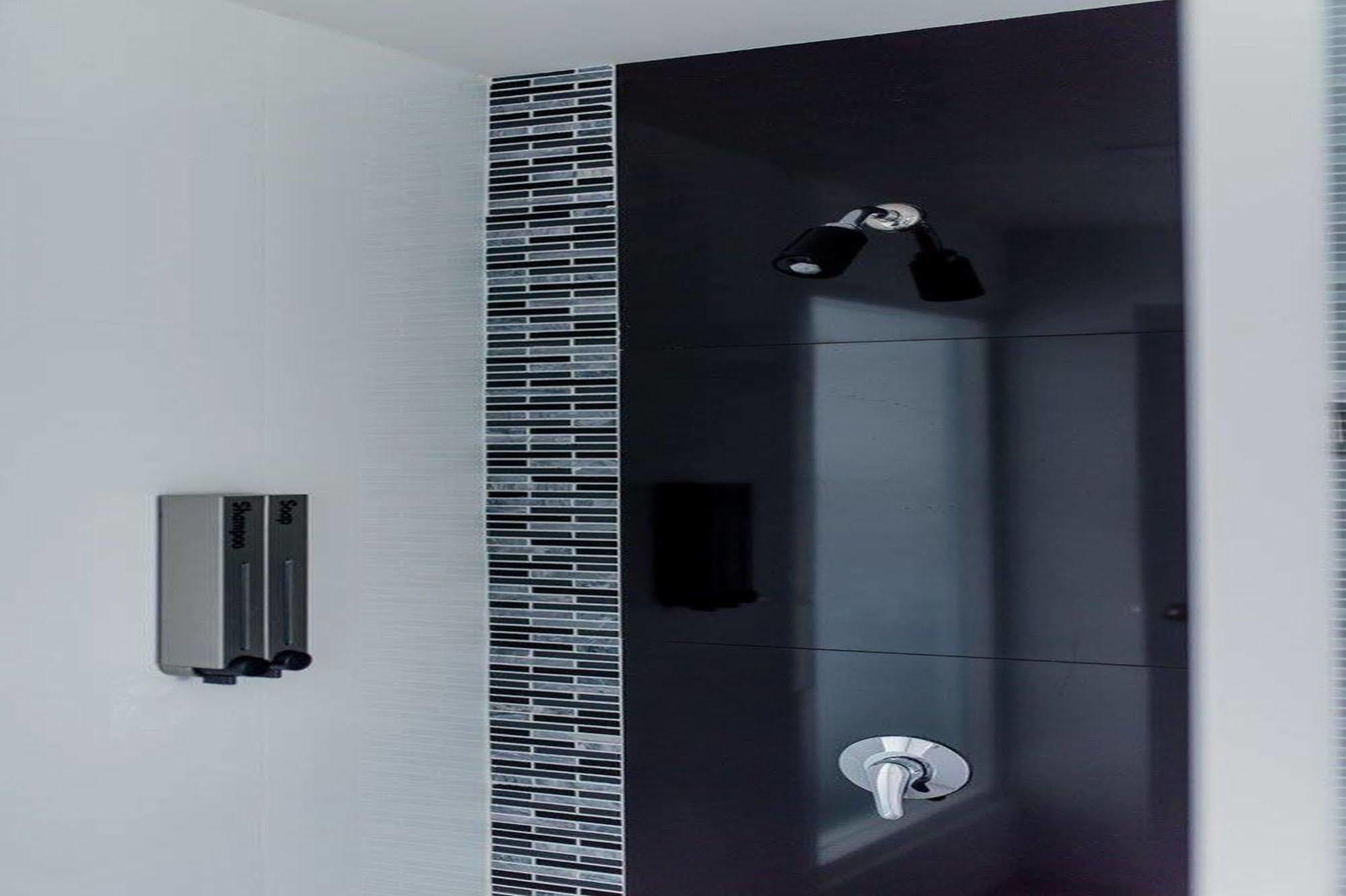 Panitar Haus Hotel Чонбури Екстериор снимка