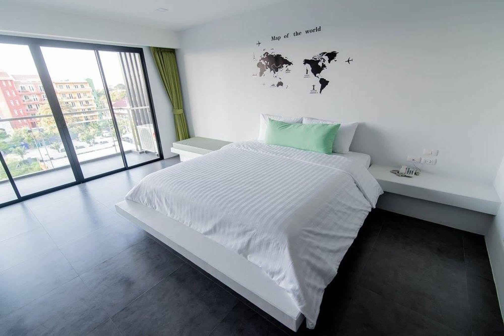 Panitar Haus Hotel Чонбури Екстериор снимка
