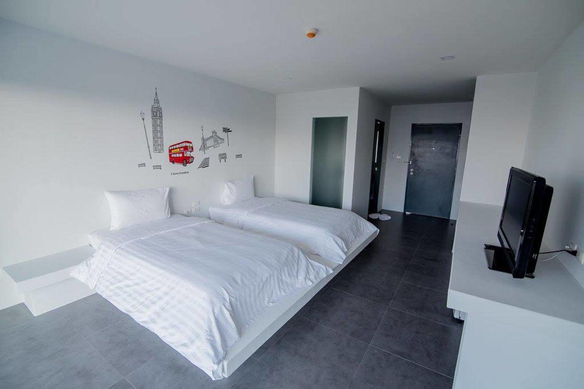 Panitar Haus Hotel Чонбури Екстериор снимка