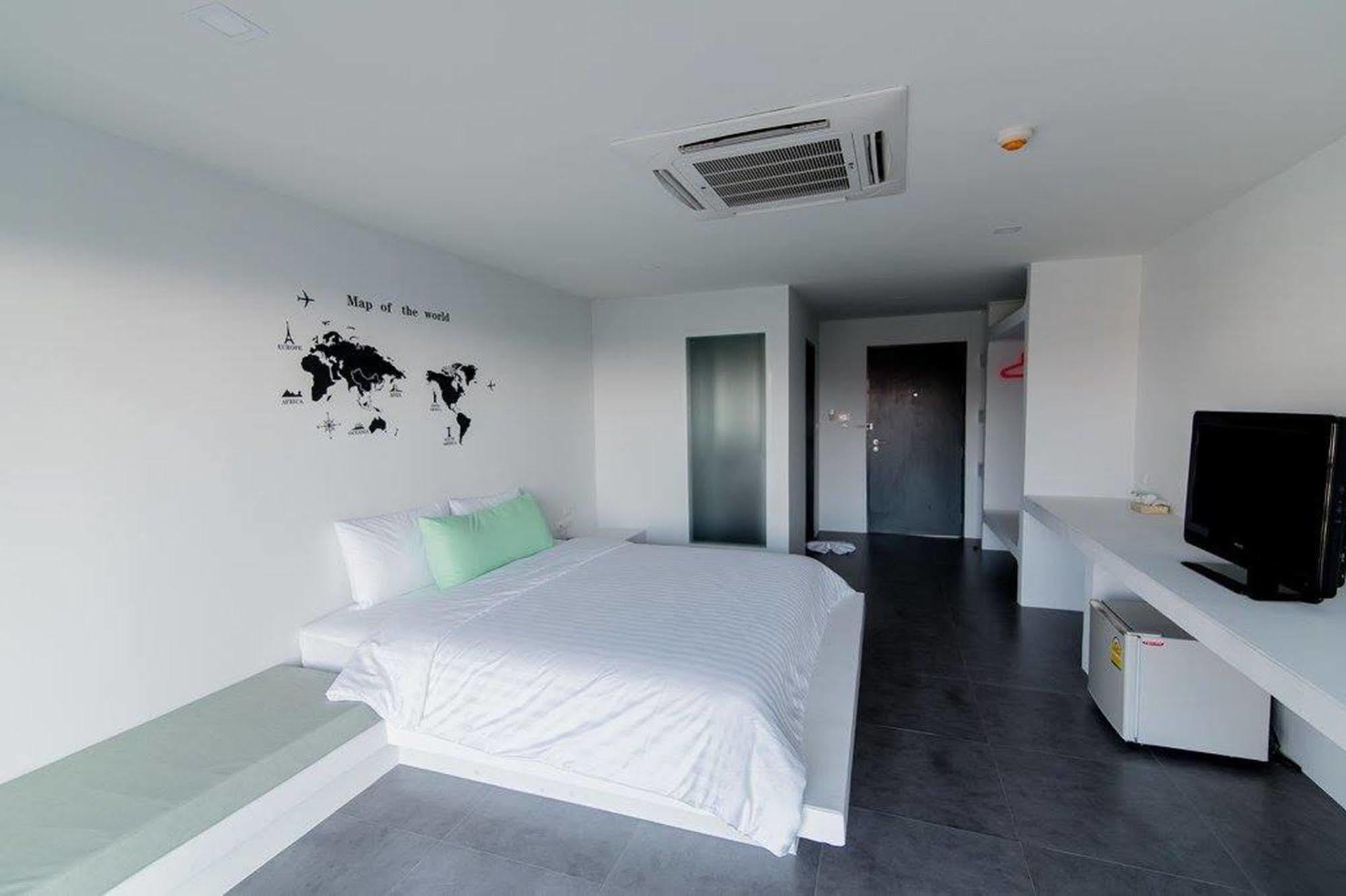 Panitar Haus Hotel Чонбури Екстериор снимка
