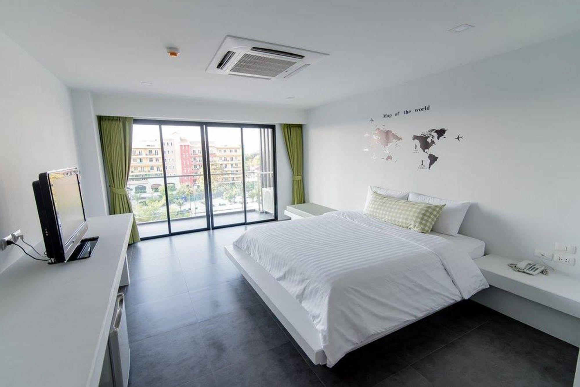 Panitar Haus Hotel Чонбури Екстериор снимка