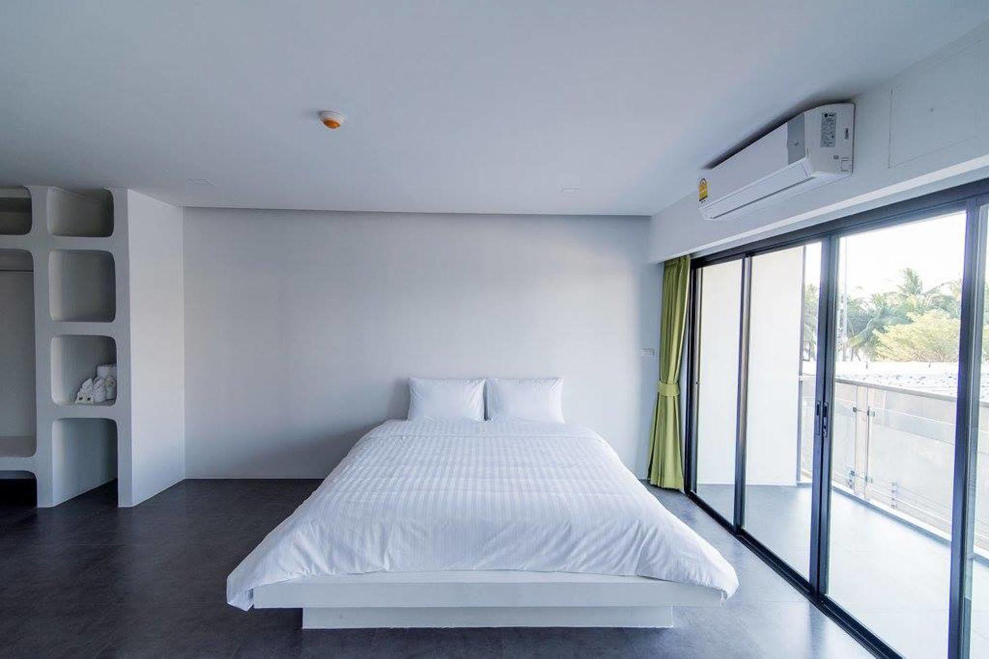 Panitar Haus Hotel Чонбури Екстериор снимка